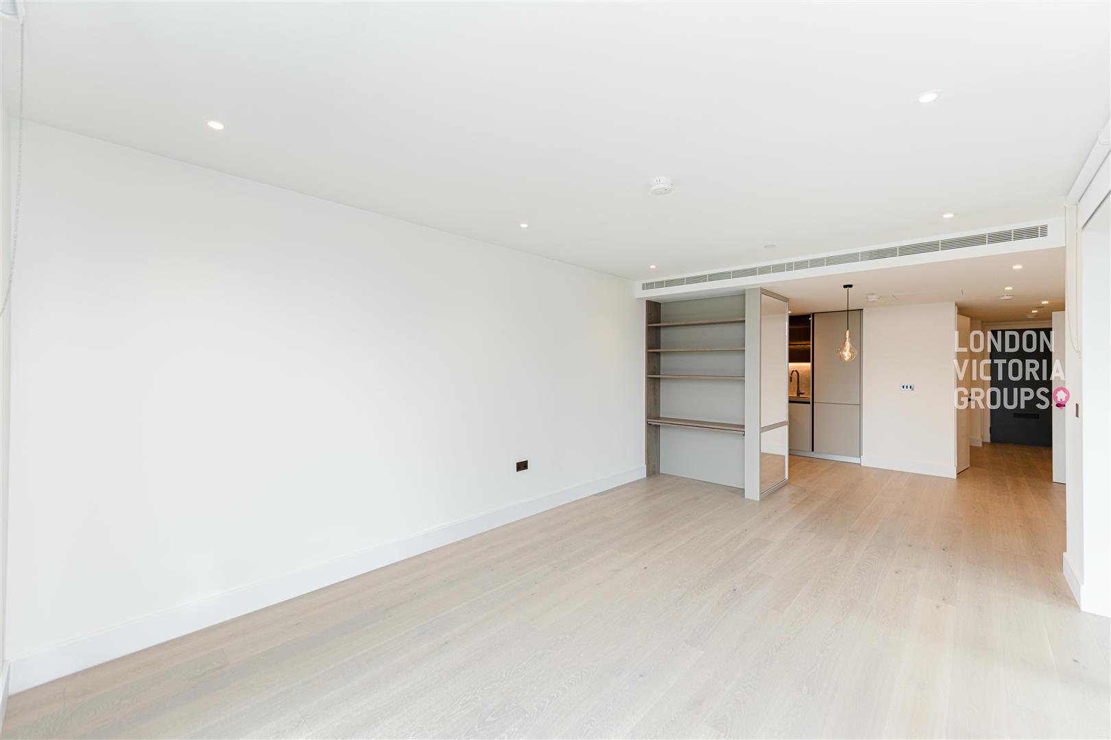 2 bed property in Fountain Park Way, London